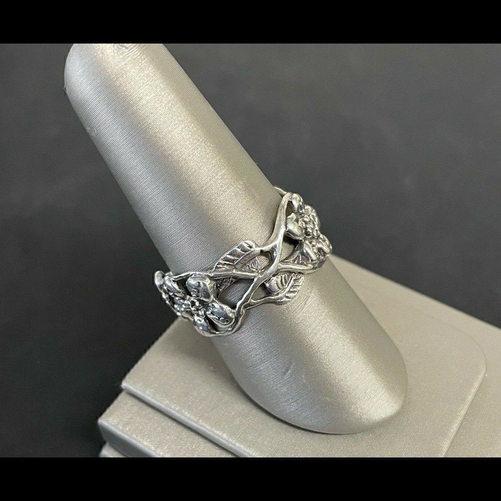 Sarda Sterling Silver Bali Collection Band Ring - Picture 2 of 7